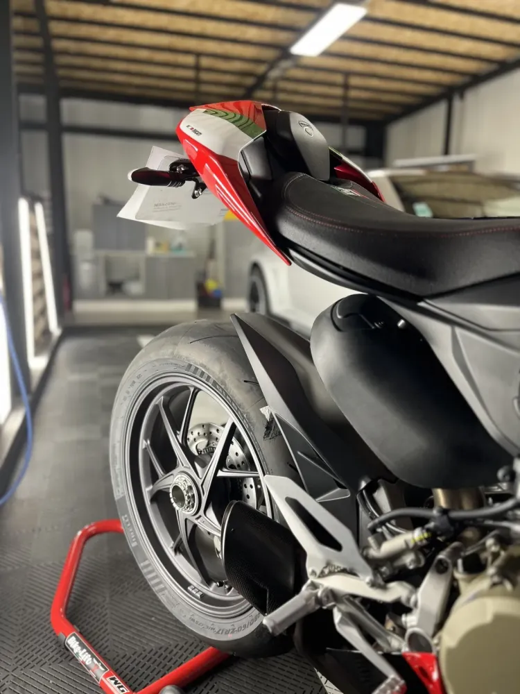 ducati-panigale-5